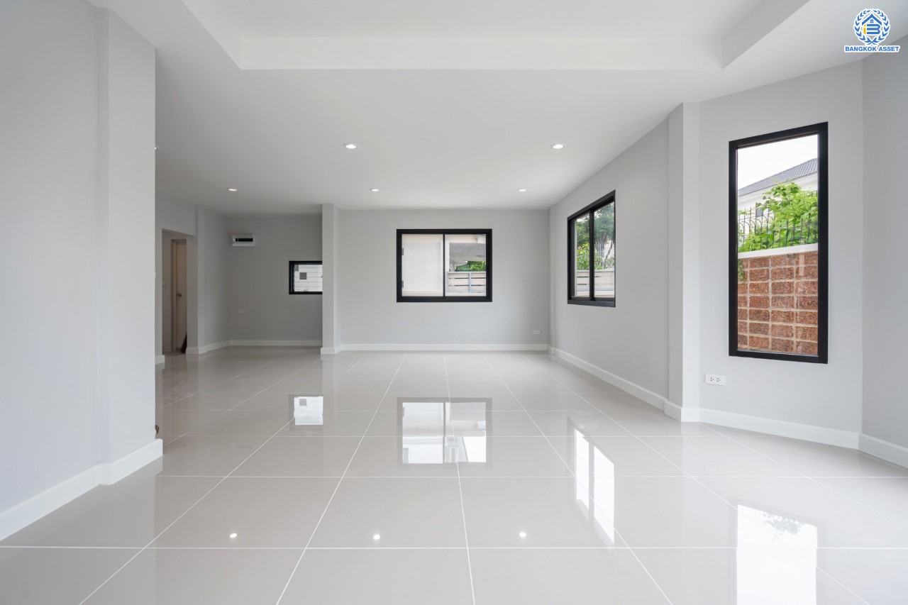 บ้านมือสองตกแต่งใหม่ ม.ชัยพฤกษ์ บางบัวทอง บ้านเดี่ยวหลังมุม แบรนด์ LH เนื้อที่ 72.5 ตร.ว. ฟังก์ชัน 3 ห้องนอน 3 ห้องน้ำ 1 ห้องอเนกประสงค์ จอดรถได้ 1 คัน พร้อม Facilities ครบครัน บนทำเลเดินทางสะดวก ติดถนนบางกรวย-ไทรน้อย ใกล้เซ็นทรัลเวสต์เกต และรถไฟฟ้าสายสีม่วง "สถานีบางพลู"